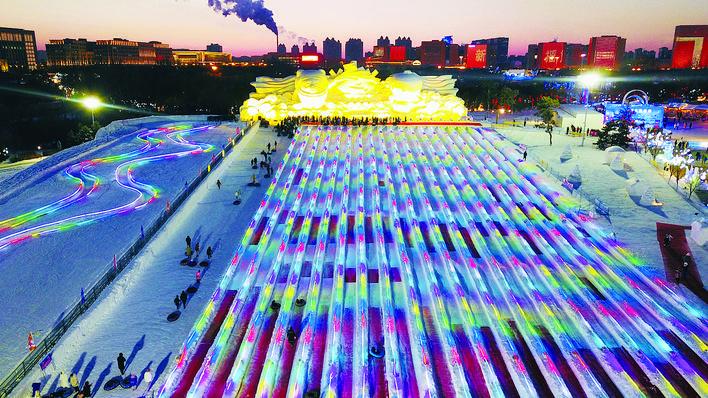 长春世界雕塑园打造的长春冰雪乐园。长春晚报记者 王强/图