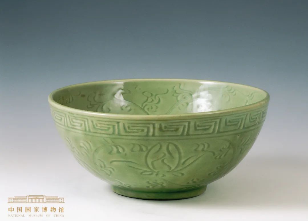 龙泉窑翠青釉缠枝莲碗 明（1368-1644年）