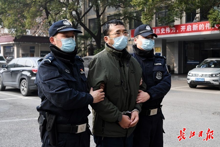 检察,公安机关持续攻坚,潜逃21年的职务犯罪嫌疑人周刚在四川省