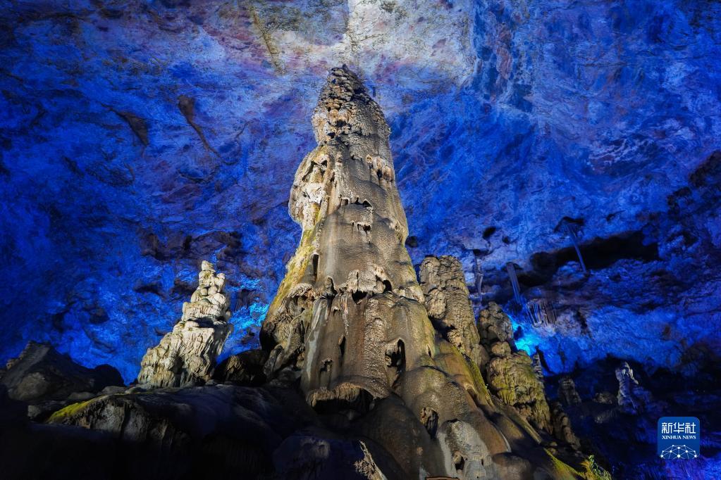 这是1月14日拍摄的万象洞内部景象 新华社记者 郎兵兵 摄