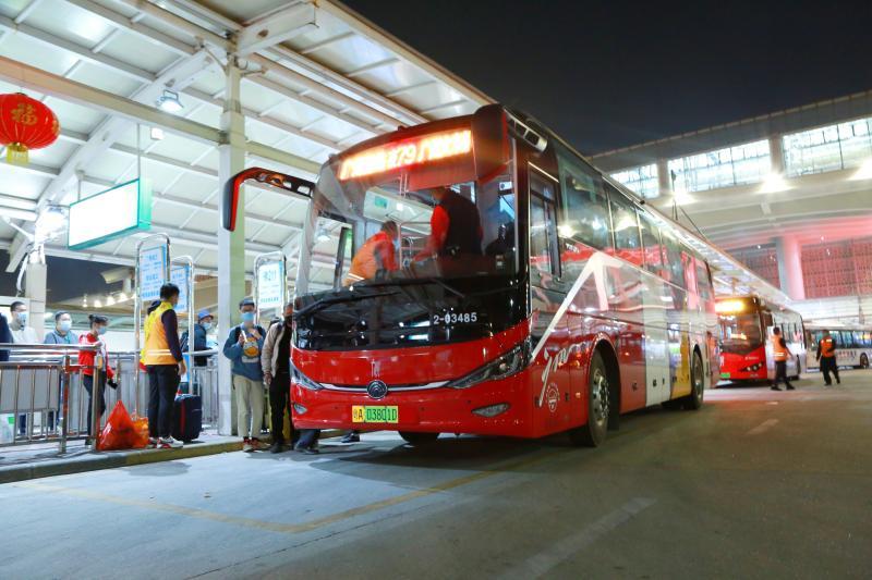 夜间巴士保障客运兜底服务。 通讯员供图