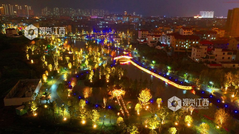 江西泰和：生态景观河夜景绚丽（图）