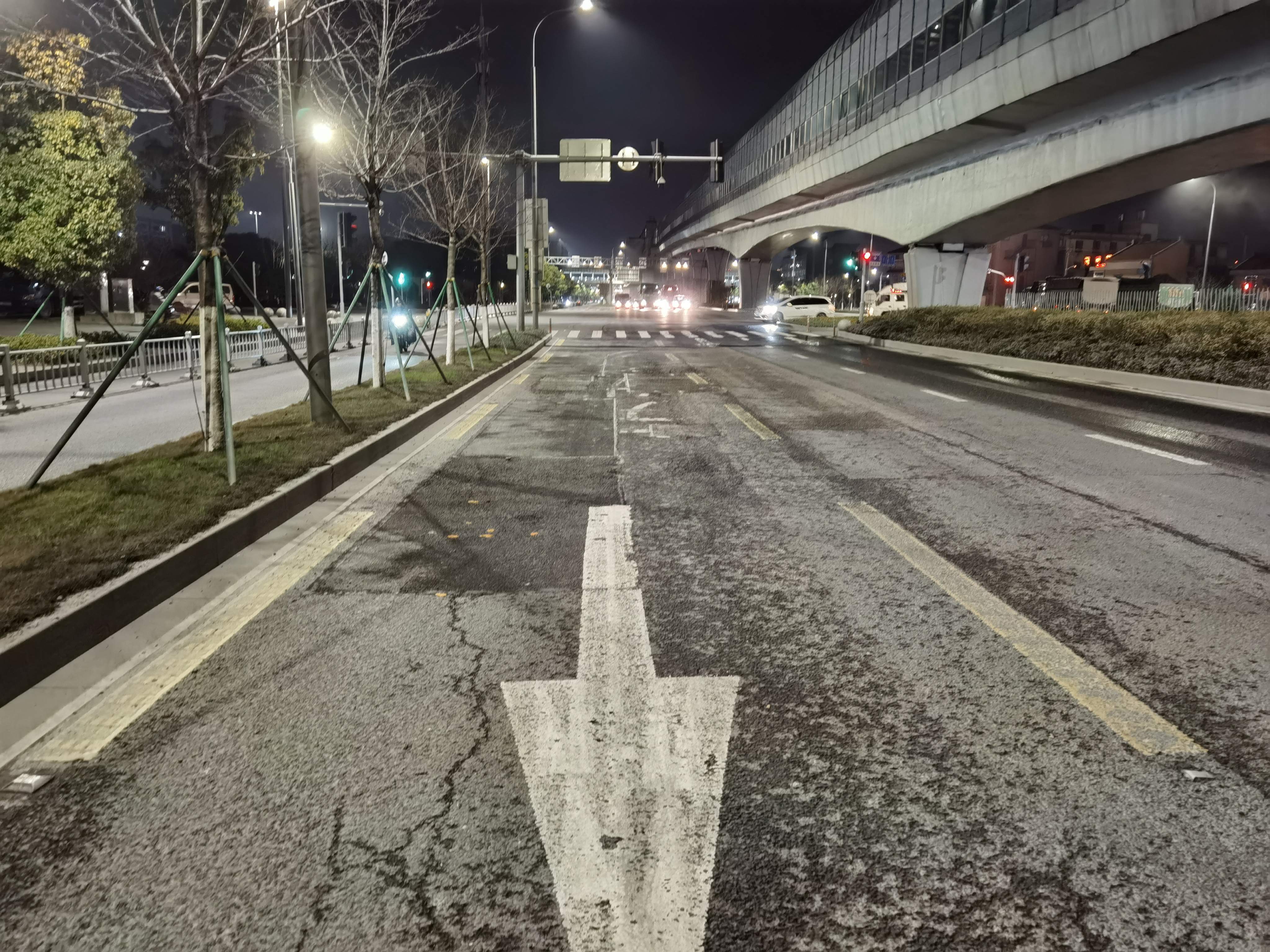 宁镇路新年焕发新气象 江北区高标准打造精品路线