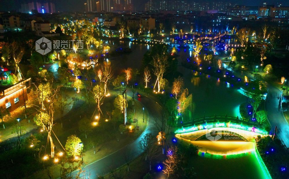 江西泰和：生态景观河夜景绚丽（图）