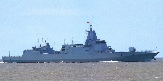 解放军万吨驱逐舰拉萨号黄海实战演训具备立体反导弹战力