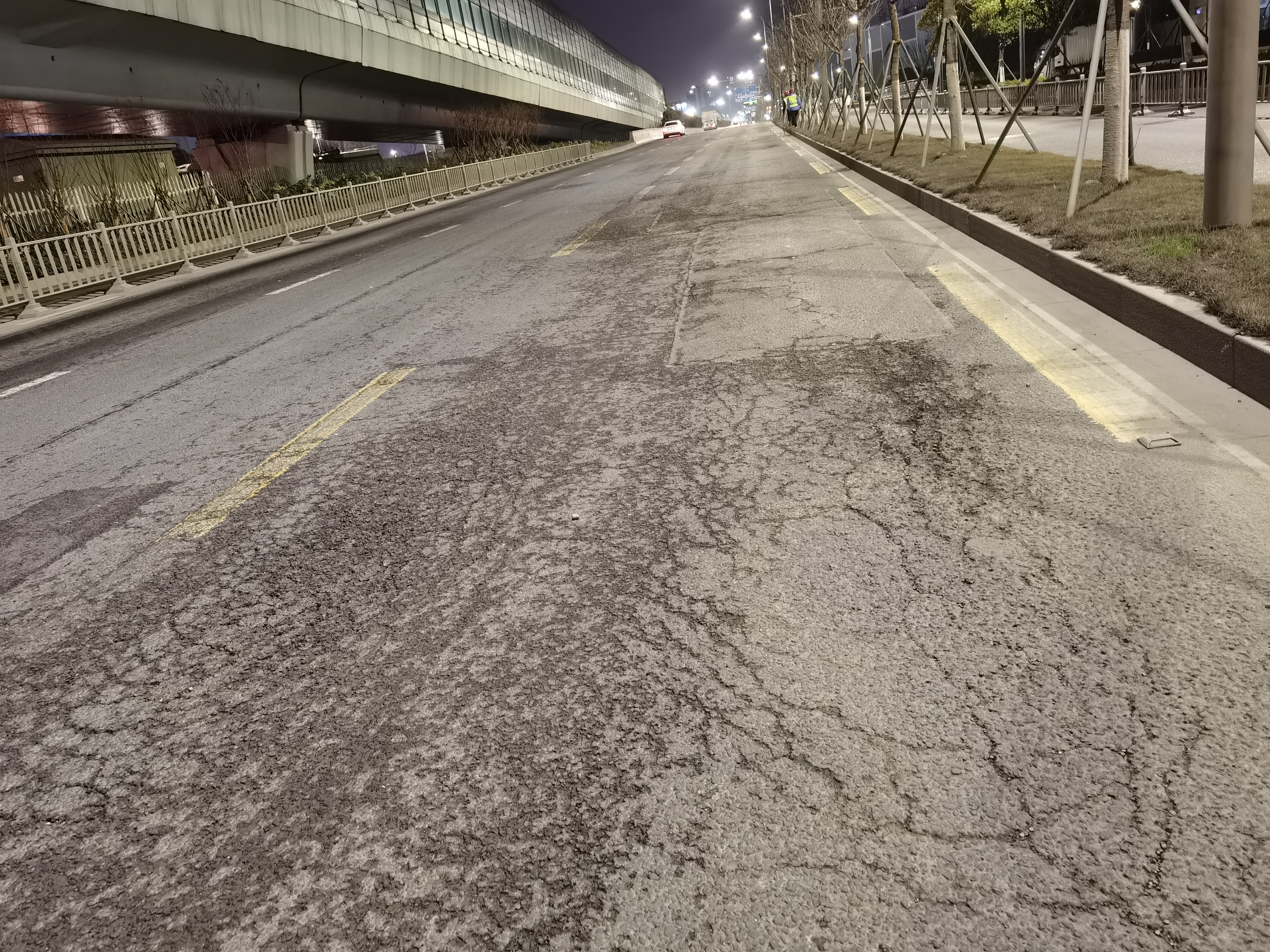 宁镇路新年焕发新气象 江北区高标准打造精品路线