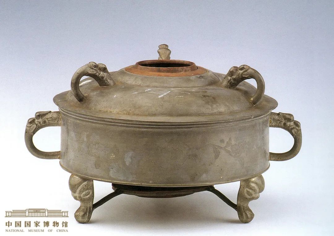 三足锡火锅 清(1616-1911年) 通高14.3厘米，口径19.3厘米