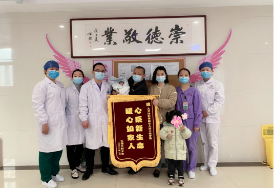 江西省妇幼保健院：胎龄25+5周的超早产宝宝出院 