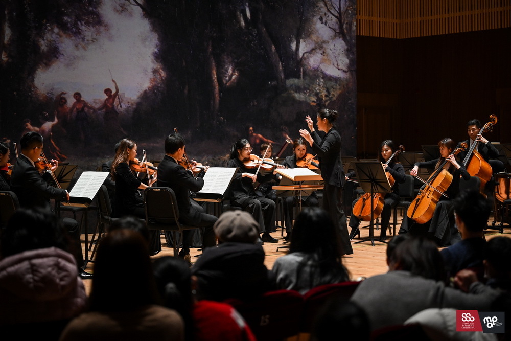 上海交响乐团演出《天鹅》和《维也纳气质圆舞曲》