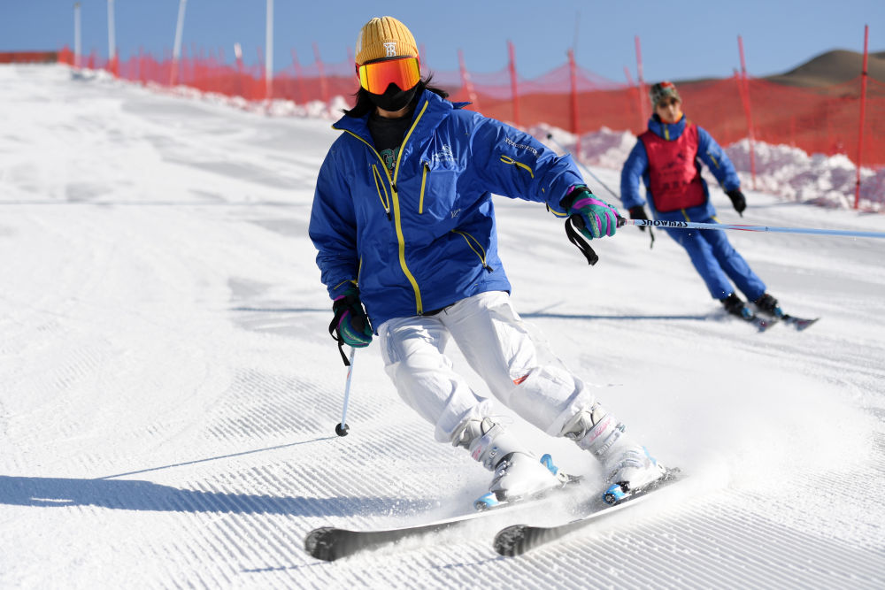 冬日全民健身祁连山下冰雪热