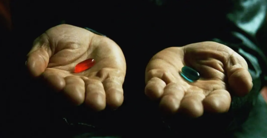 《黑客帝国》（1999）中的红蓝药丸。