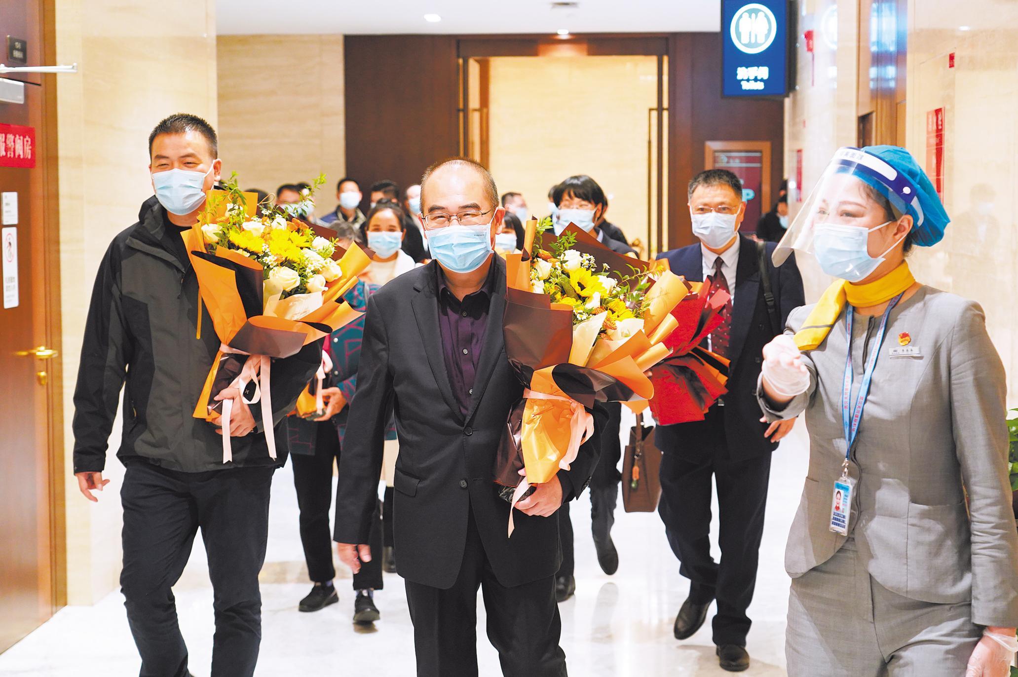 去年11月6日，第八届全国道德模范获得者从北京载誉归来。