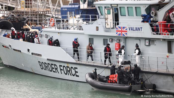 悲剧发生后，不少非法移民仍在尝试横渡英吉利海峡。