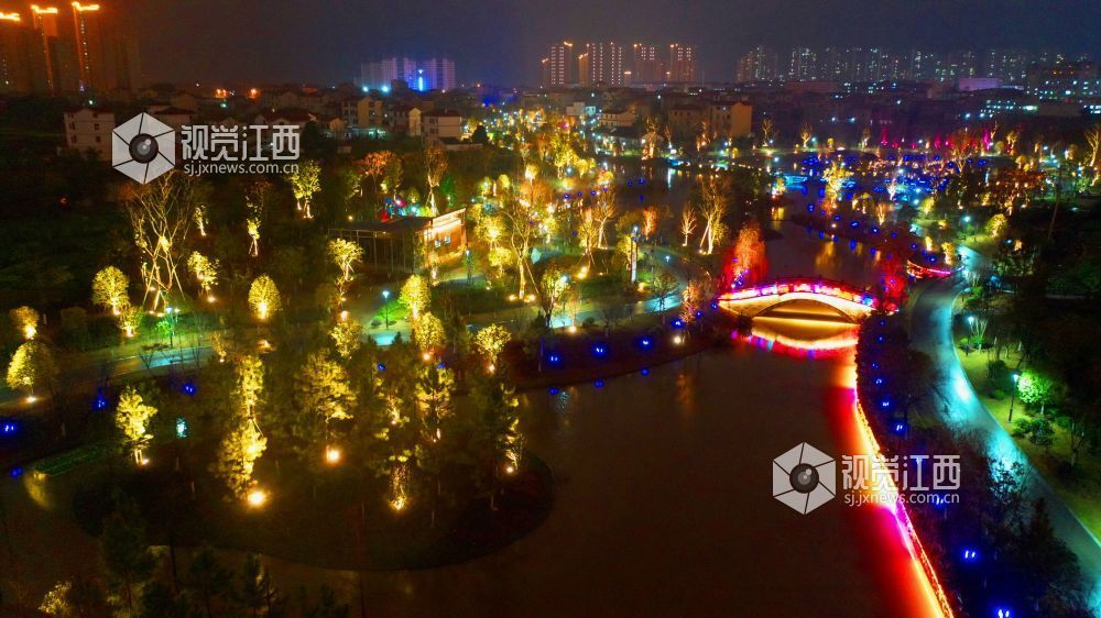江西泰和：生态景观河夜景绚丽（图）