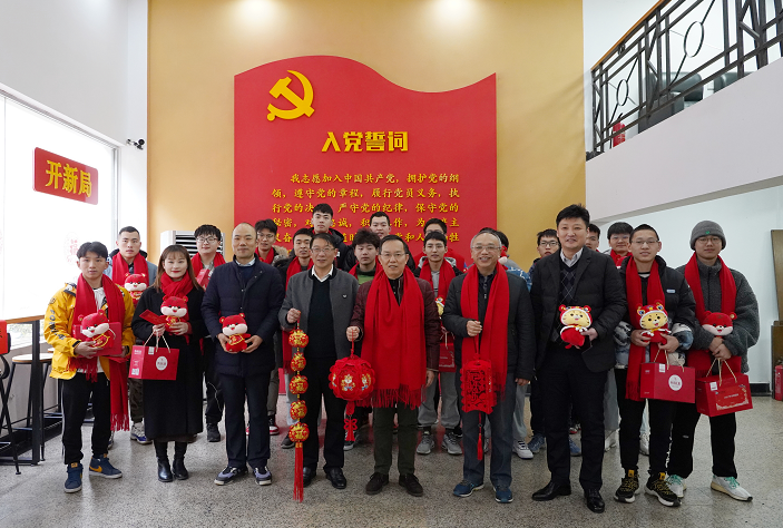 华东交大:“五红”迎新年 留校学子别样暖