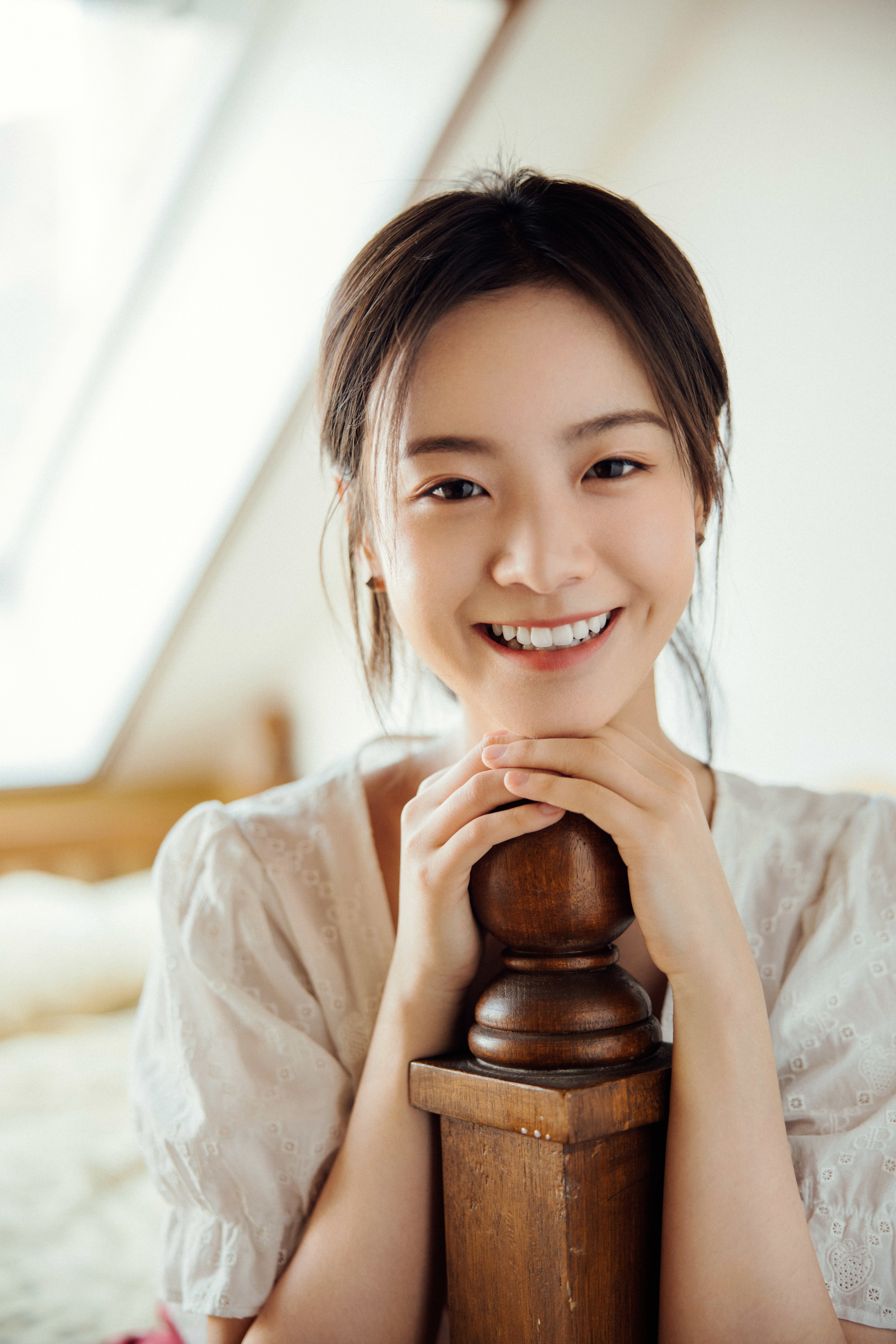 李庚希说，作品播出后自己也会追剧，看到专业的评价会去自我消化、采纳。