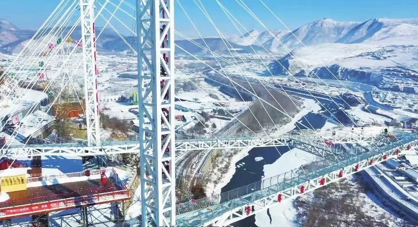 长白千年崖城玻璃栈道。