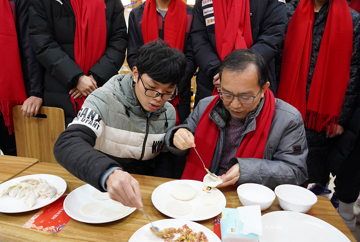 华东交大:“五红”迎新年 留校学子别样暖