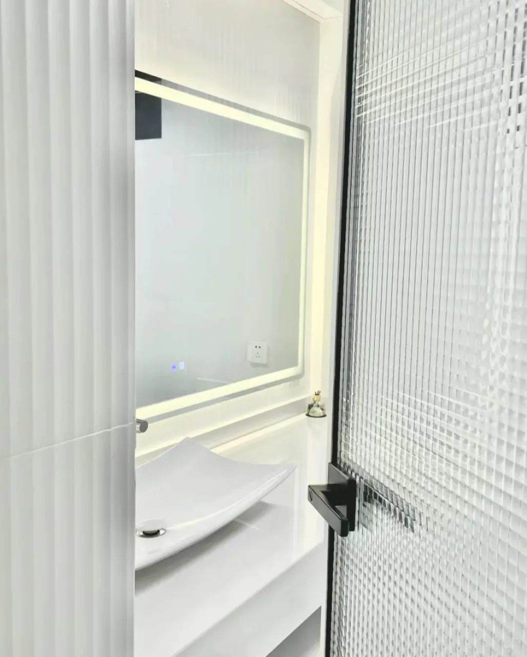 只要选择正规厂家的,都不太会发绿,6,小灯芯玻璃也是这两年的流行款