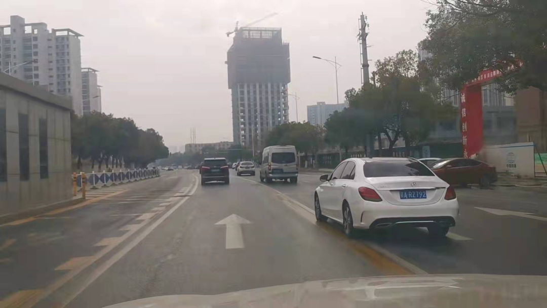 社会车辆在公交专用道上行驶