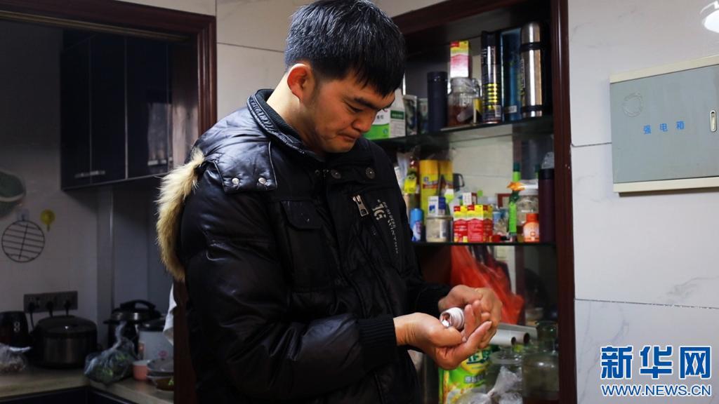 南昌外卖小哥因面相屡遭差评,仍每天练习微笑
