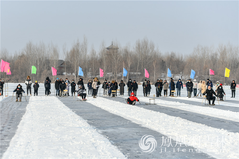 全民上冰雪冰车比赛现场 梁琪佳摄