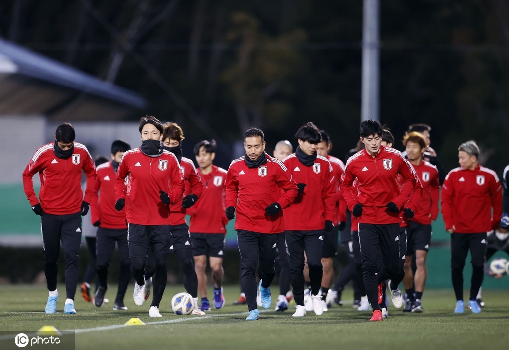 日本队赛前备战集训 训练服与国足很是相似