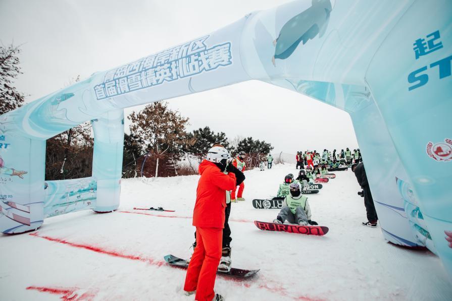 冰雪全民化再度提速，青岛西海岸新区滑雪精英挑战赛“开战”！凤凰网青岛_凤凰网