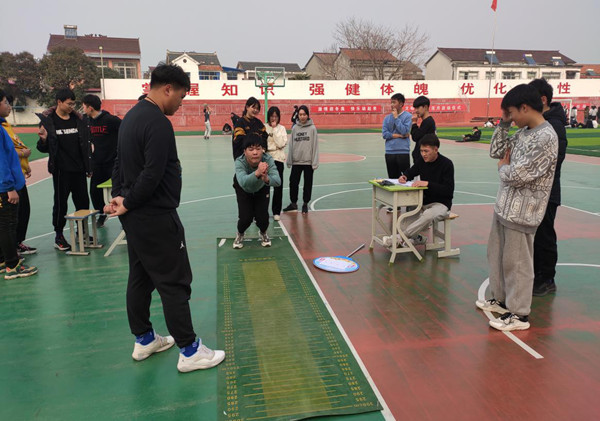 2022年1月19日,来安县第五中学结合喜迎冬奥组织学生来校进行趣味运动
