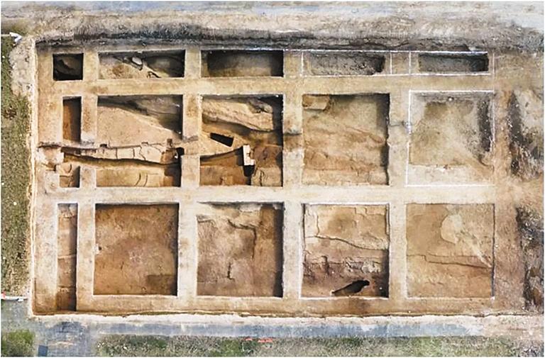 上图：秦始皇帝陵园外城东门遗址。（秦陵博物院供图）