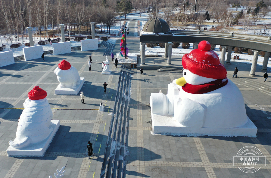 长春公园大雪人图片