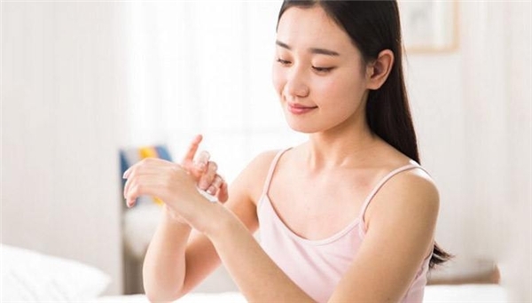 身体乳可以在睡觉前擦吗(身体乳可以在睡觉前擦吗男生)