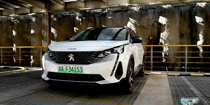 一只精致全能的小狮子 试驾标致4008 PHEV
