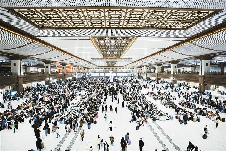 西安火车站客流渐增。（通讯员 李子宇 摄）