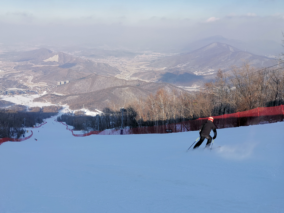 高山滑雪看吉林。 新华网 黄维摄