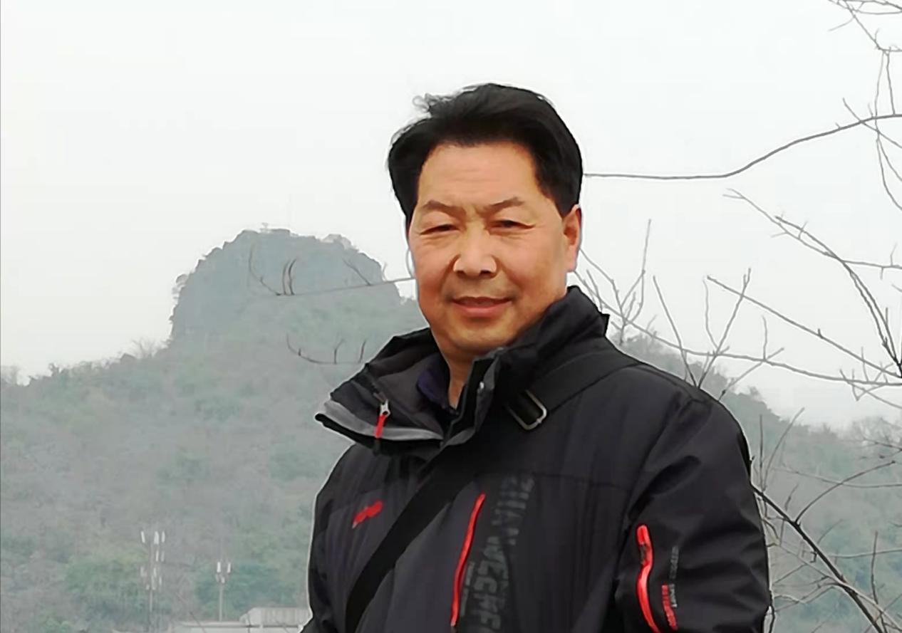 杨岩钰 中华诗词学会会员，甘肃省诗词学会常务理事，黄河诗社副社长，《黄河诗阵》编委、执行主编。