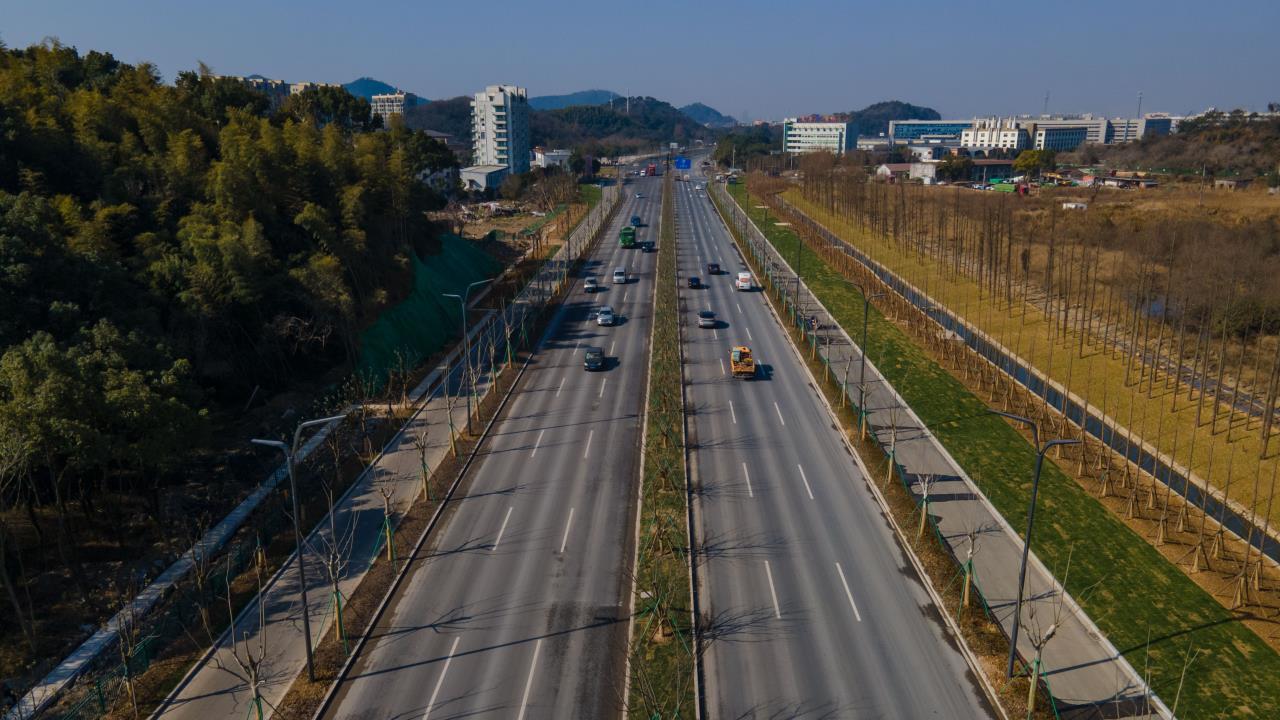 东钱湖游玩再也不颠簸鄞县大道环湖北路到东吴界提前通车