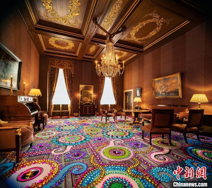 2021年荷兰阿姆斯特丹王宫Trailblazers展中的苏珊水晶装置展。　In Culture供图