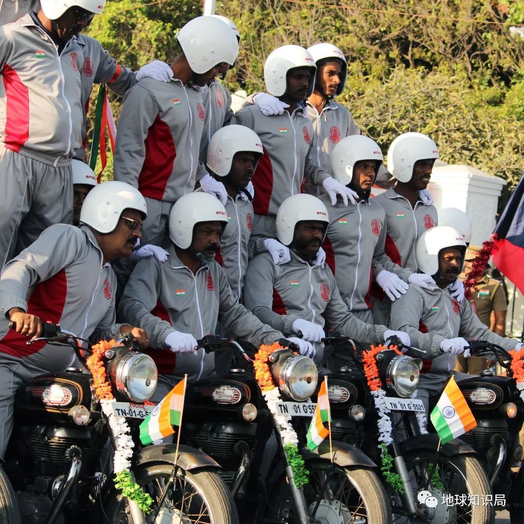 印度举行共和日阅兵彩排 士兵秀摩托车特技[5]- 中国日报网