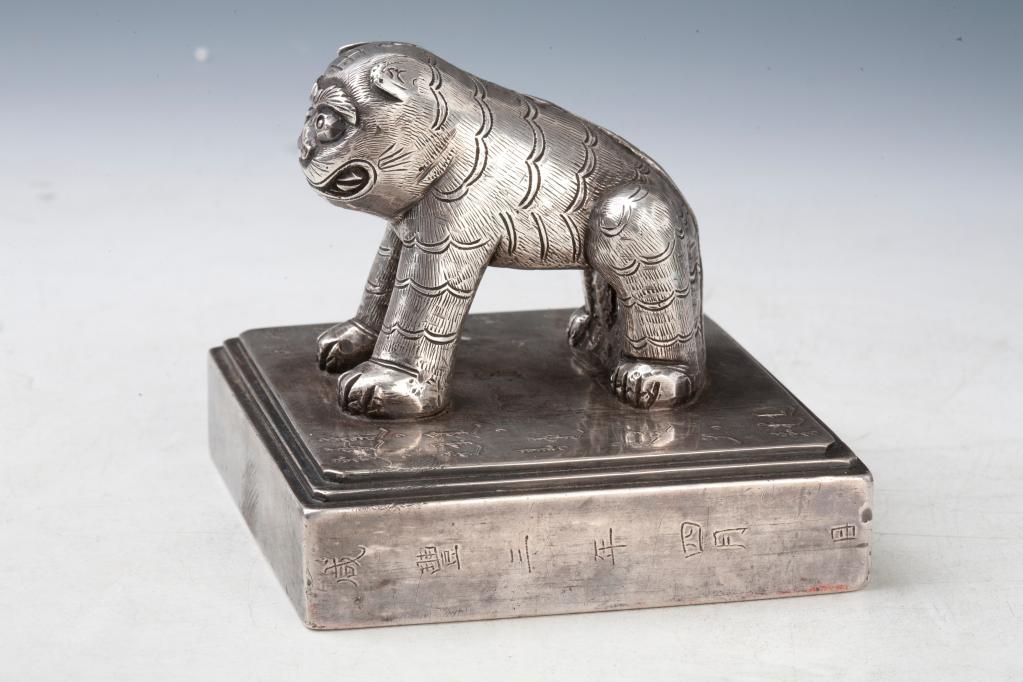 提督湖北总兵官印银印(侧面).(天津博物馆供图)