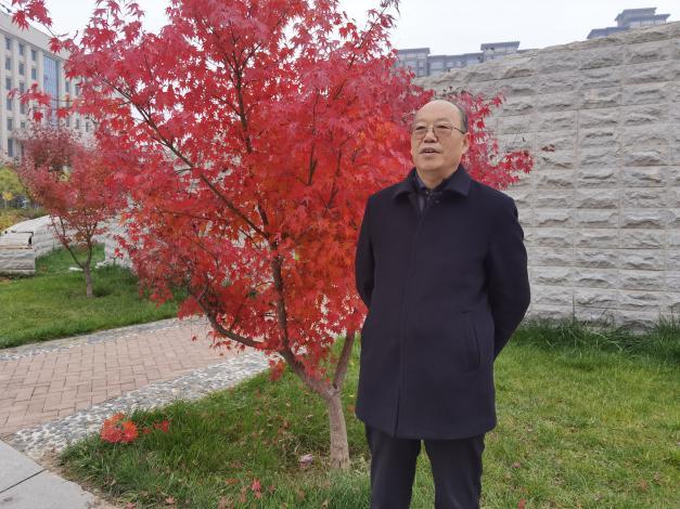 石松 中华诗词学会会员，中国楹联学会会员、书画委员会委员，甘肃省诗词学会理事、书画委员会副主任，《黄河诗阵》编委、副主编。