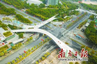 深圳市宝安区滨海廊桥项目建成启用。何俊 摄