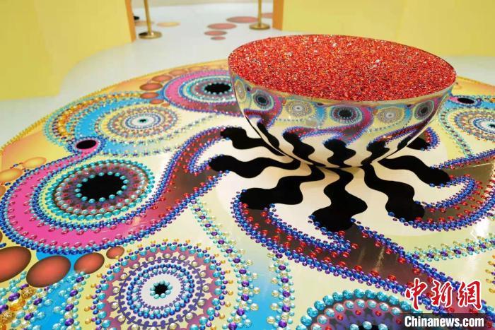 整体展区基于葡萄花鸟纹银香囊，通过提炼其镂空花纹元素设计而成 In Culture供图