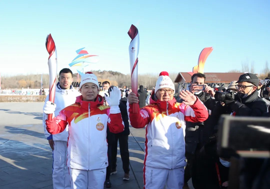 棒火炬手在北京奥森公园举行北京冬奥会火炬接力启动仪式2日上午来源