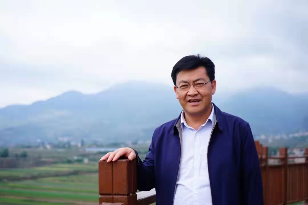 王明寿 中国书法家协会会员,甘肃省作家协会会员,黄河诗社顾问.