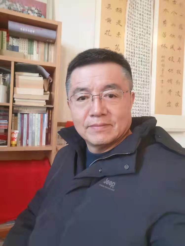 武建东 中华诗词学会会员，《诗刊&middot;子曰诗社》会员，甘肃省楹联学会理事，武威市诗词楹联学会副会长、凉州区诗词楹联学会会长、《天马诗刊》副主编，黄河诗社《黄河诗阵》编委。