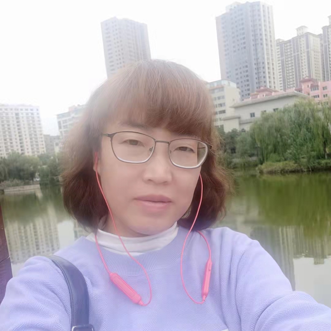 秋水依依 本名王金芳，《雪藻兰襟》沁园春主编，黄河诗社《黄河诗阵》副主编。