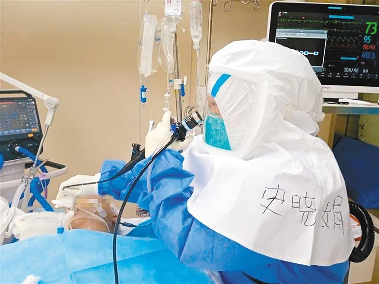 史晓娟在重症病区工作 受访者供图