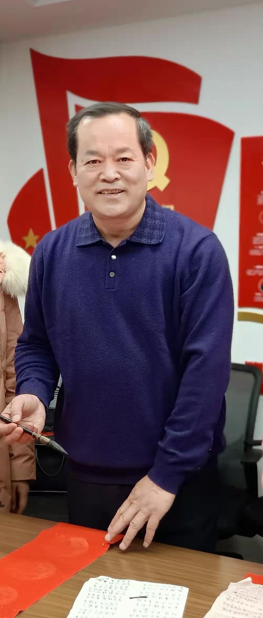 高全铭，中华诗词学会会员，黄河诗社《黄河诗阵》编委，甘肃省楹联学会、诗歌创作研究会理事。