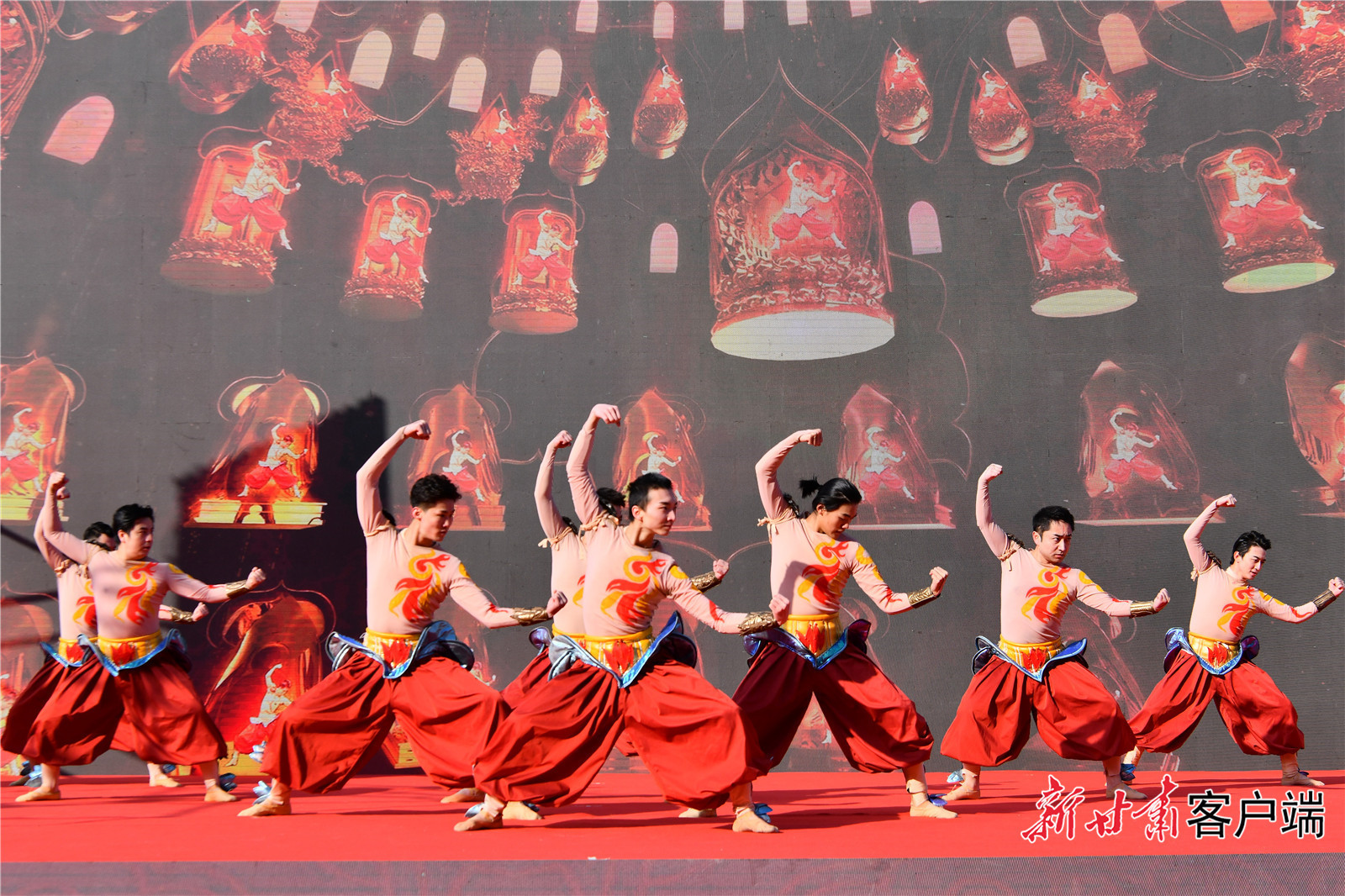 找年味咯黄河岸边歌舞欢腾